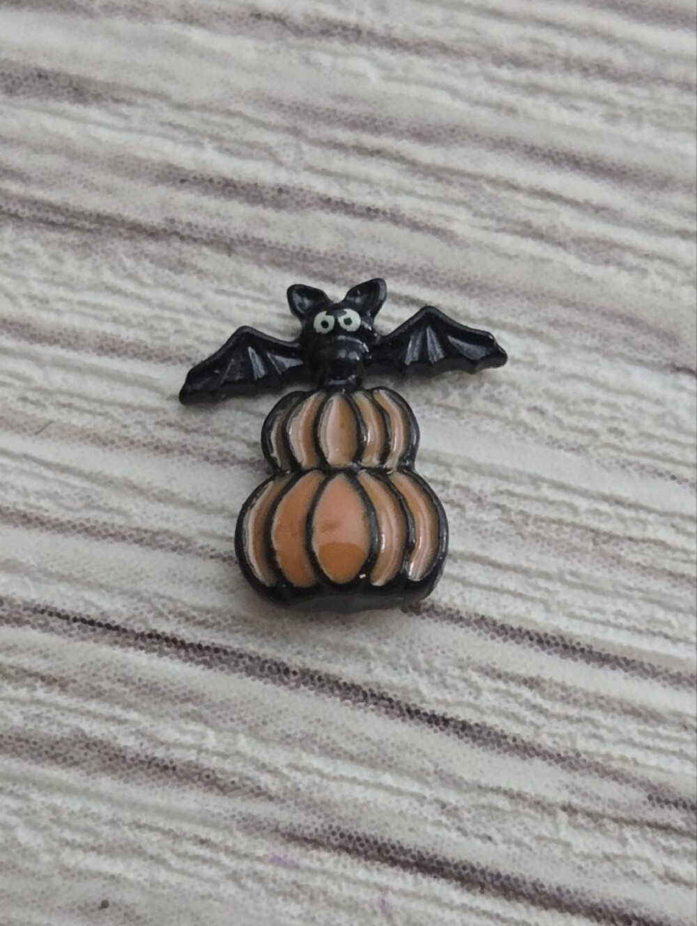 🦉HTF Pumpkin Bat Charm